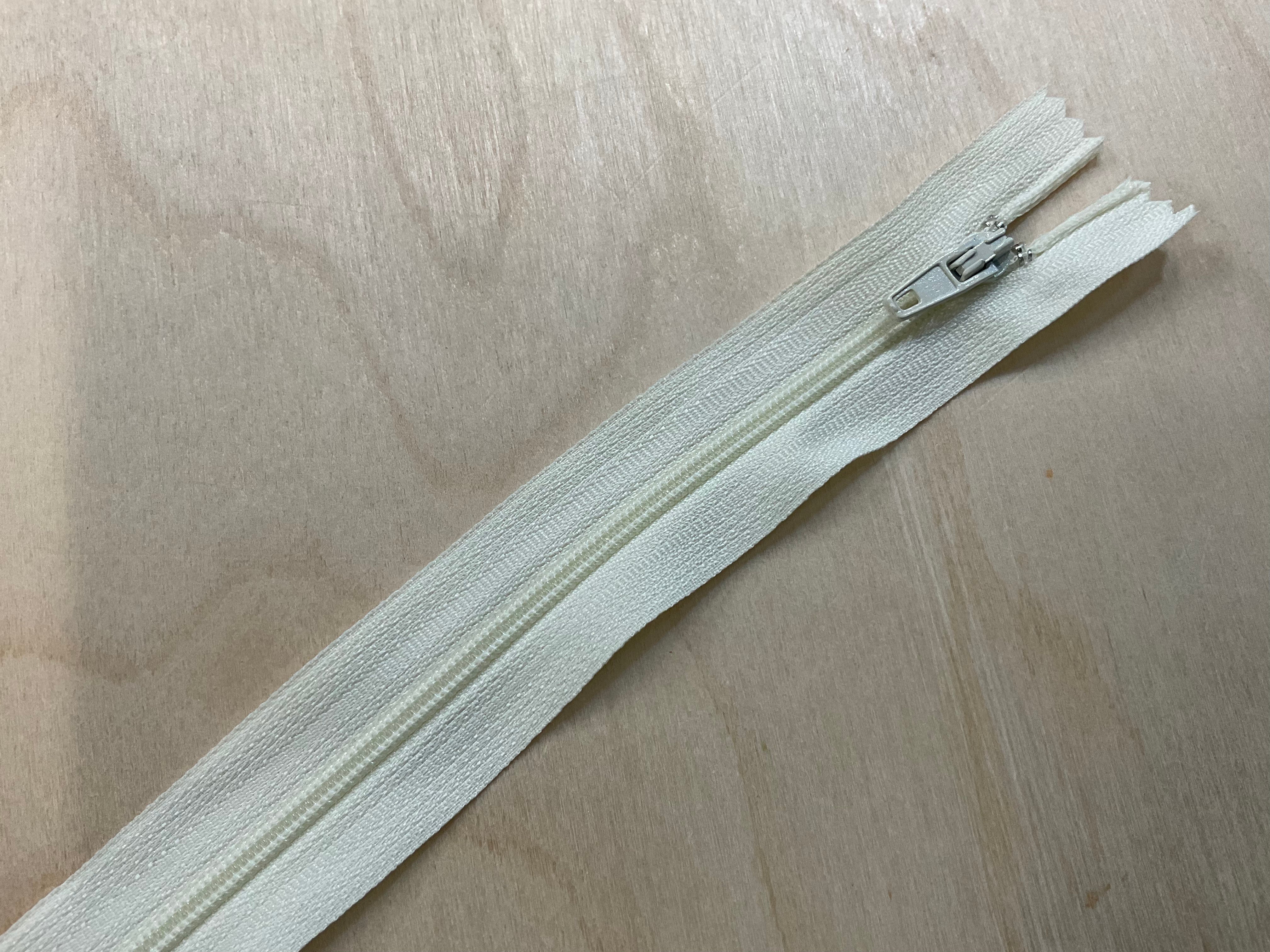 22cm /9inch zip (Closed -Ended)