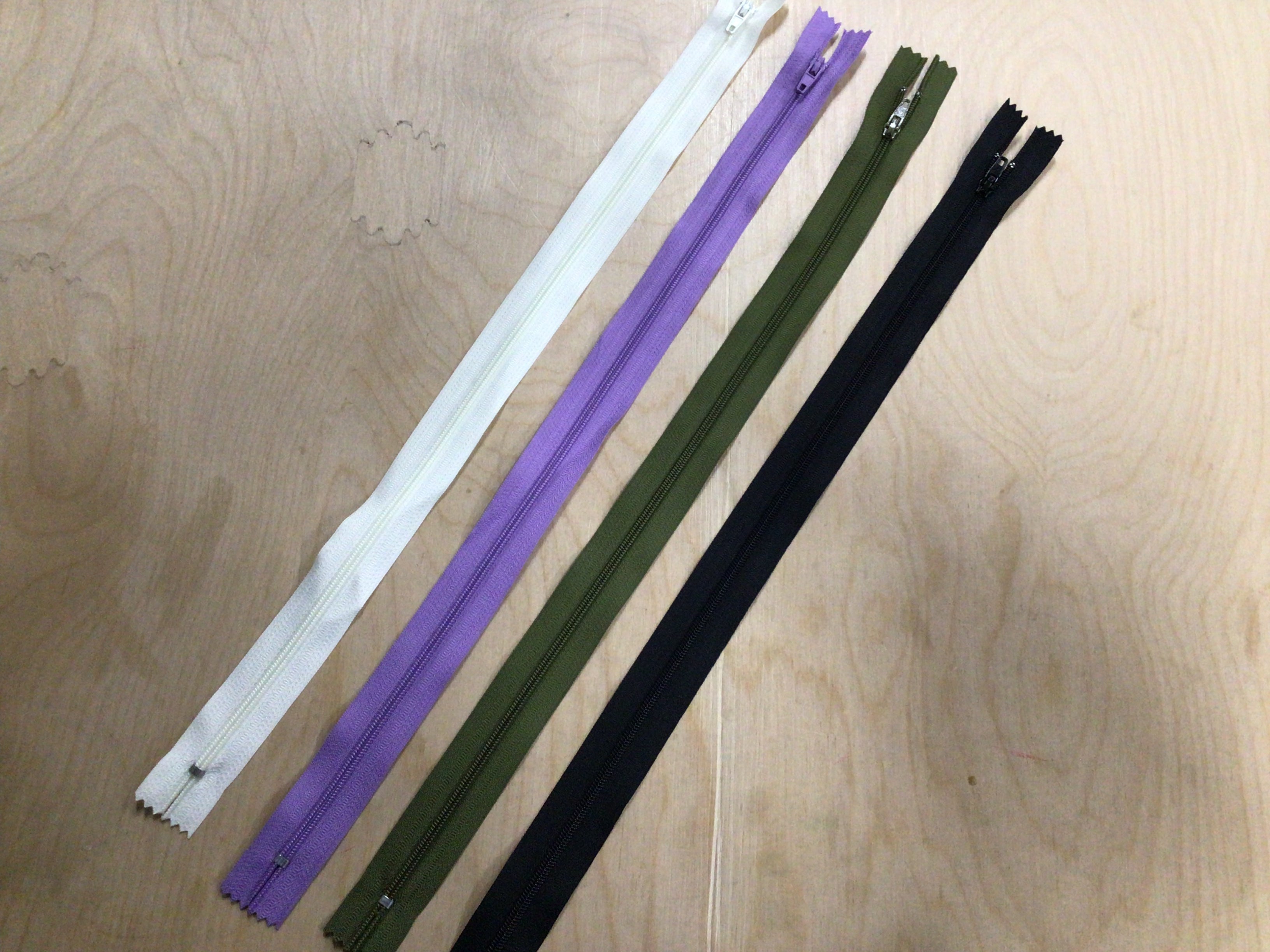 40cm / 16inch Zips (Closed -Ended)