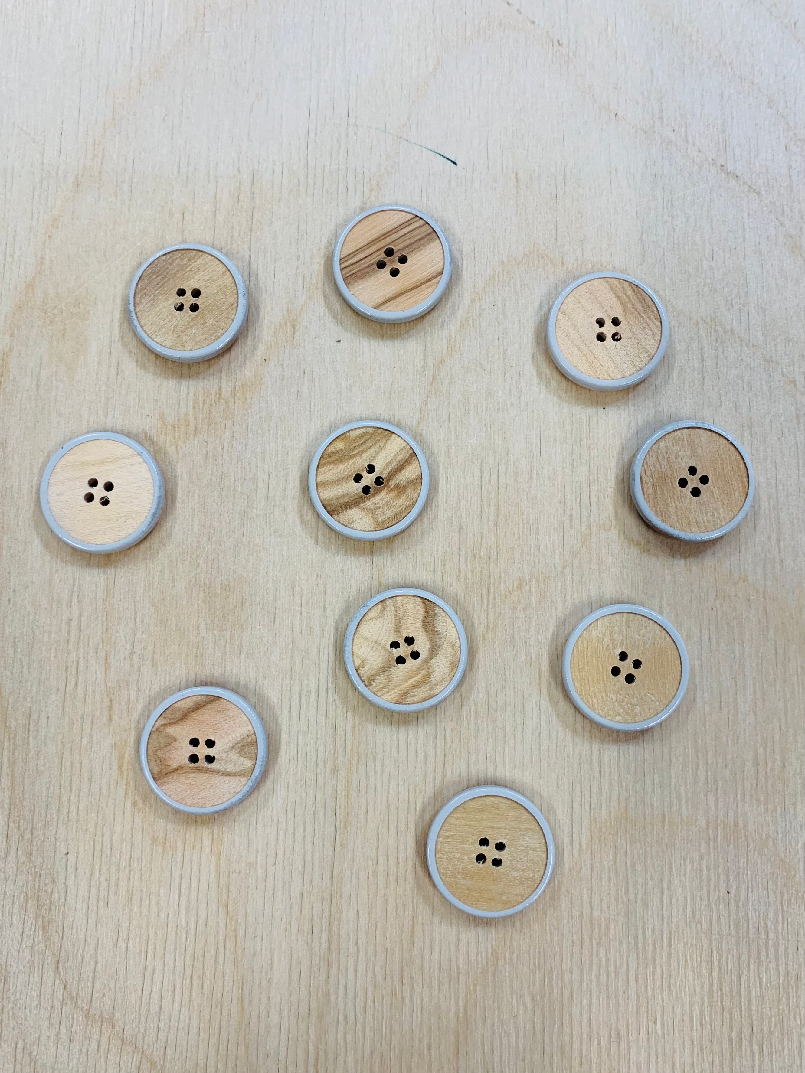 Painted Edge Wooden Buttons 20mm