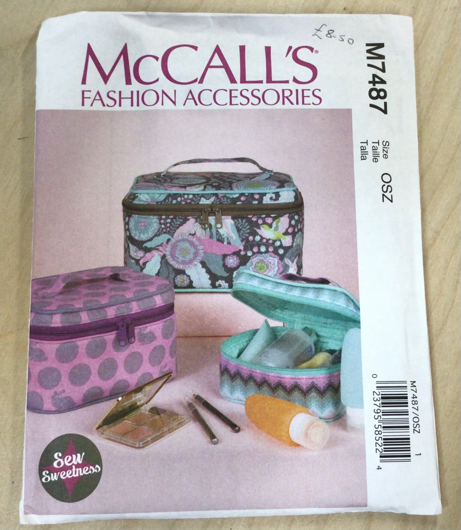 McCall’s M7487 travel cases fashion accessories pattern