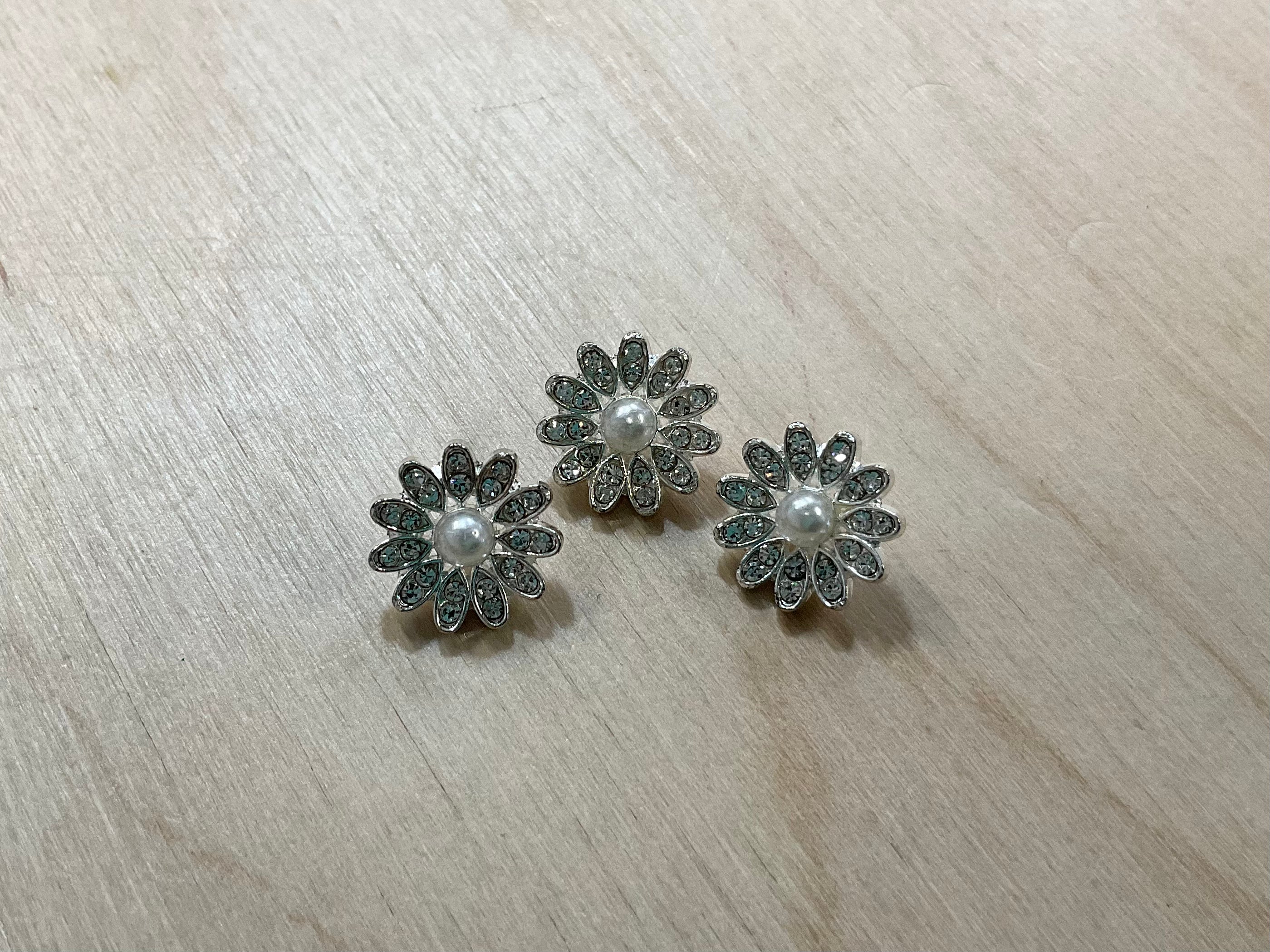 Diamanté Daisy Button - 13mm
