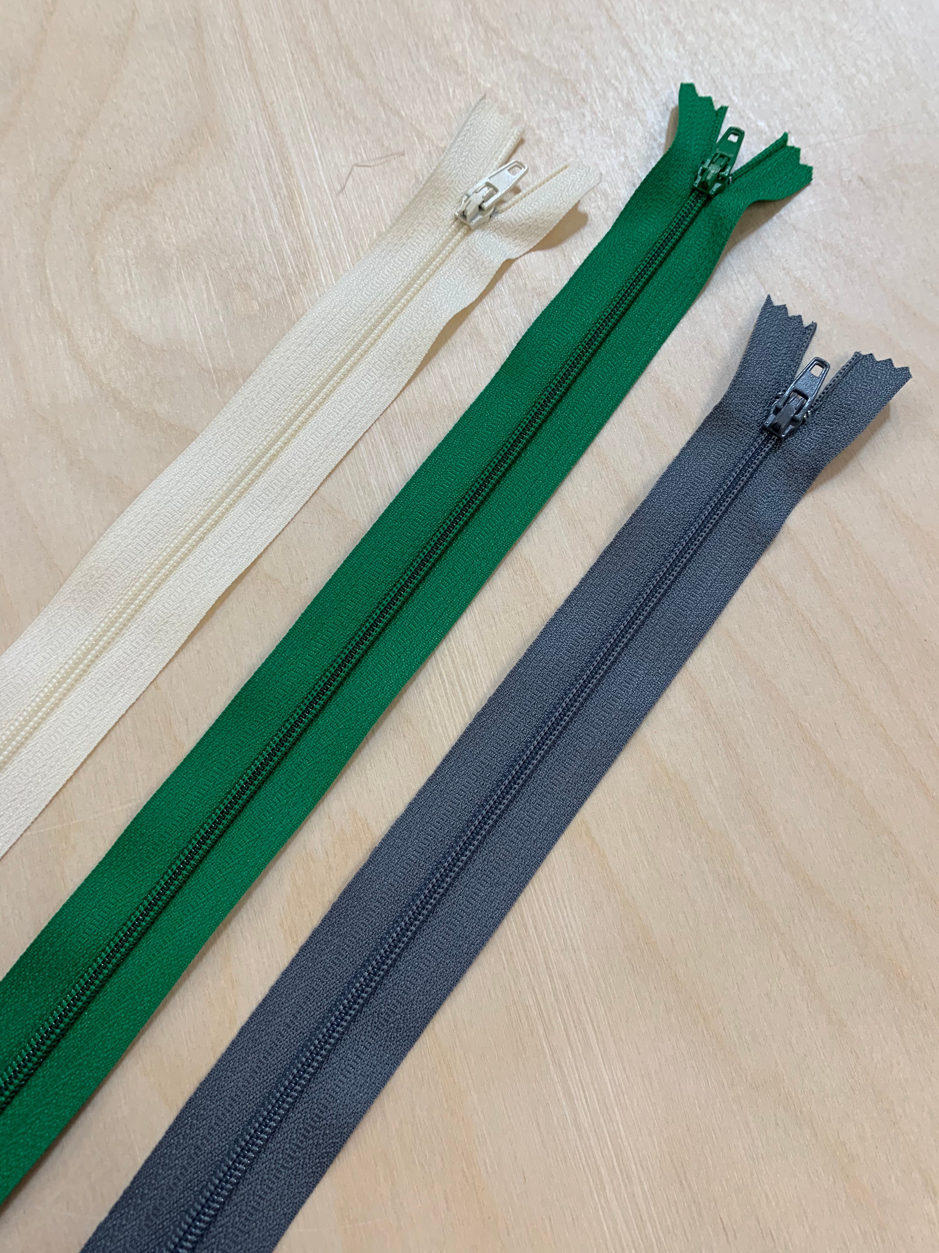 45cm Zips (Closed -Ended)